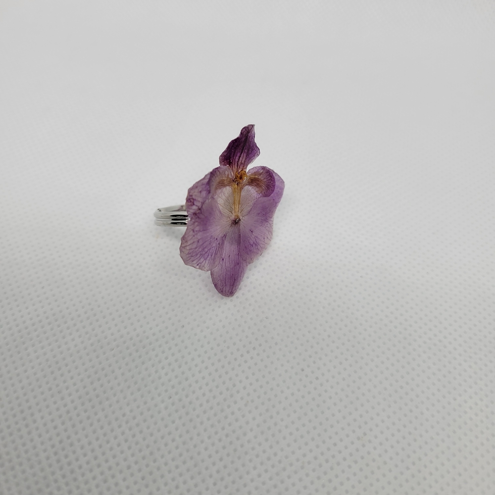 Elegant Purple Flower Ring